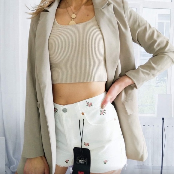 NWT-Sz 29- Levis Premium 501 High Waisted Shorts in Ivory w/embroidered flowers - Picture 4 of 5